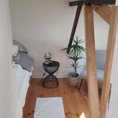 Litle Tiny In The Attic * Lisbon
